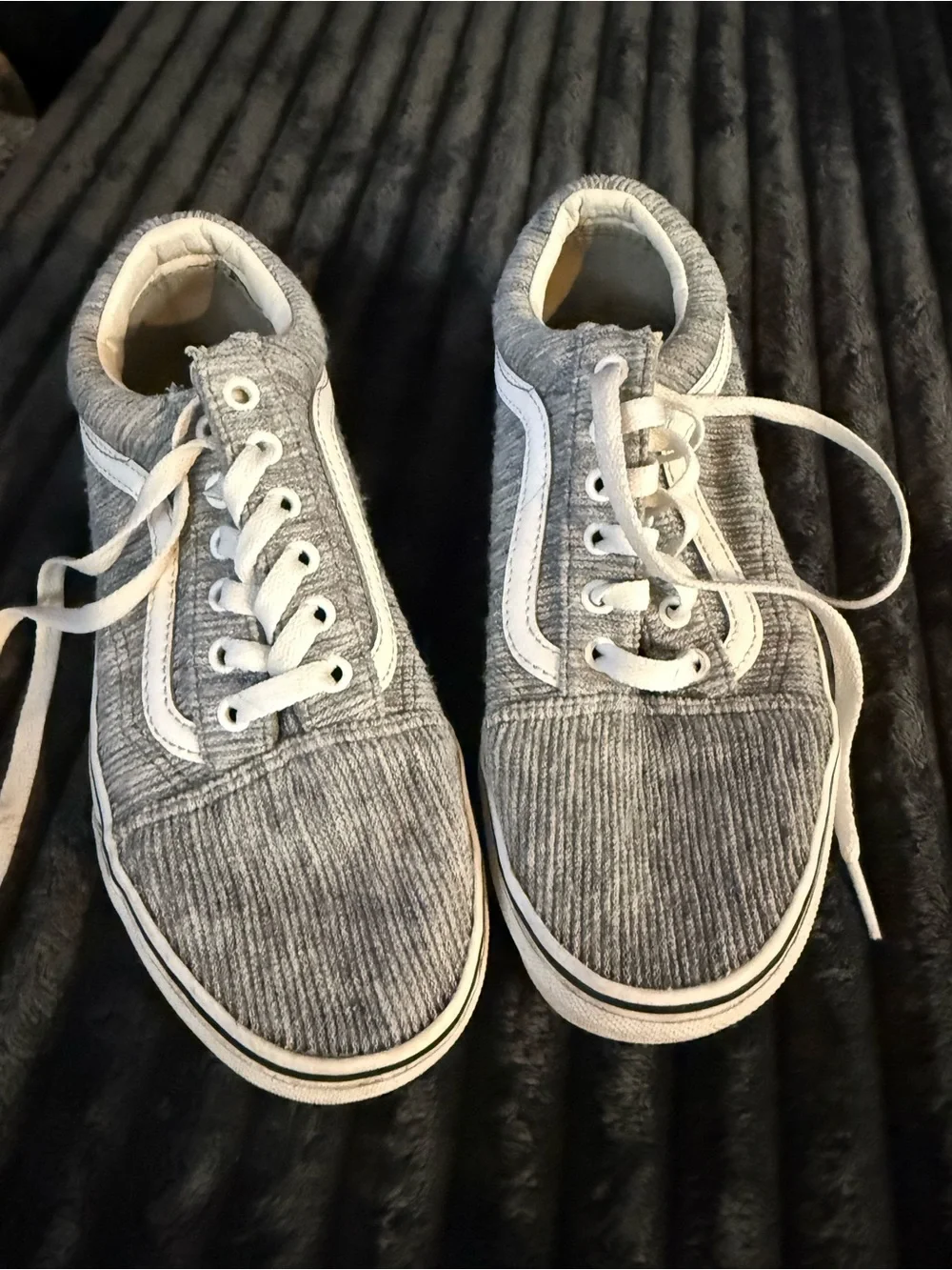 Unisex Grey Corduroy Low-Top Canvas Sneakers with White Trim